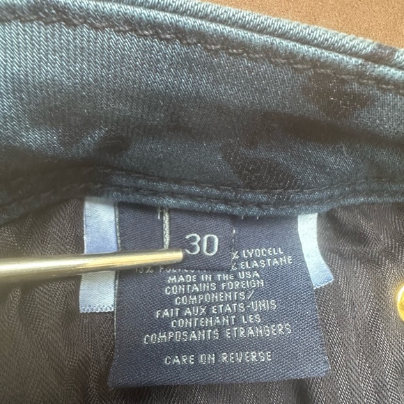 NWT Fidelity Belvedere Zip Crop denim size 30
Inseam 28”
High Rise Ultra slim - Picture 6 of 8